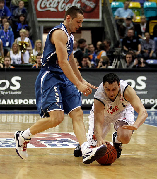 更因为他们 更因为他们