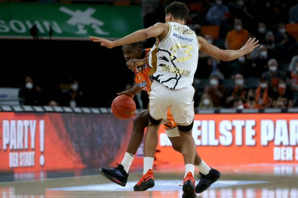 支持严格执 支持严格执